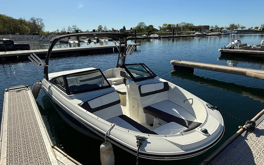 slider 1 Sea Ray 19 SPXE