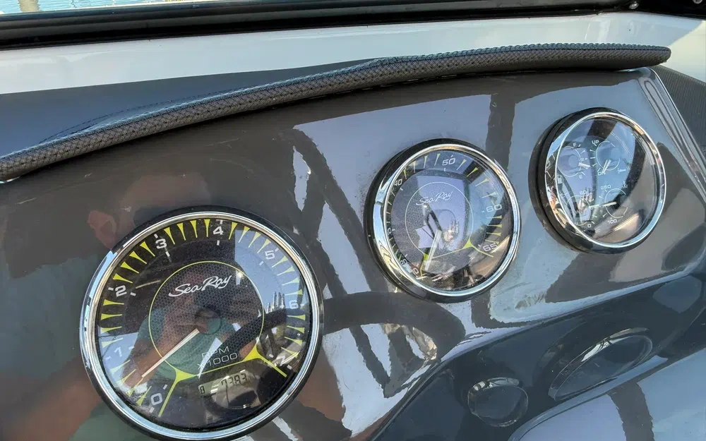 slider 25 Sea Ray 19 SPXE