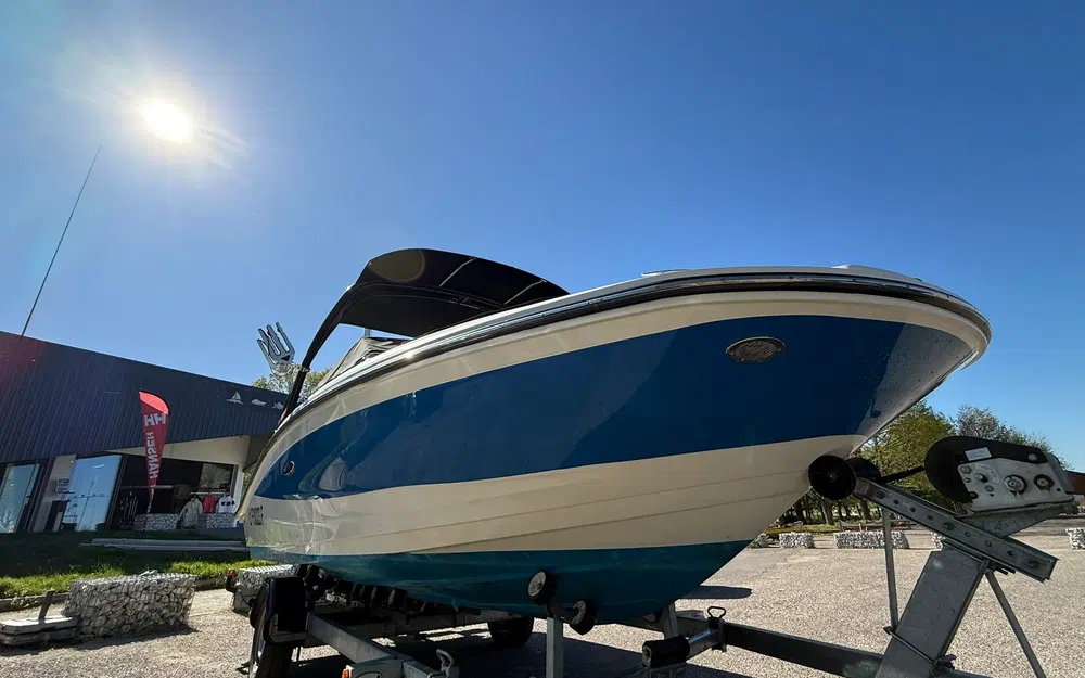 slider 9 Sea Ray 19 SPXE