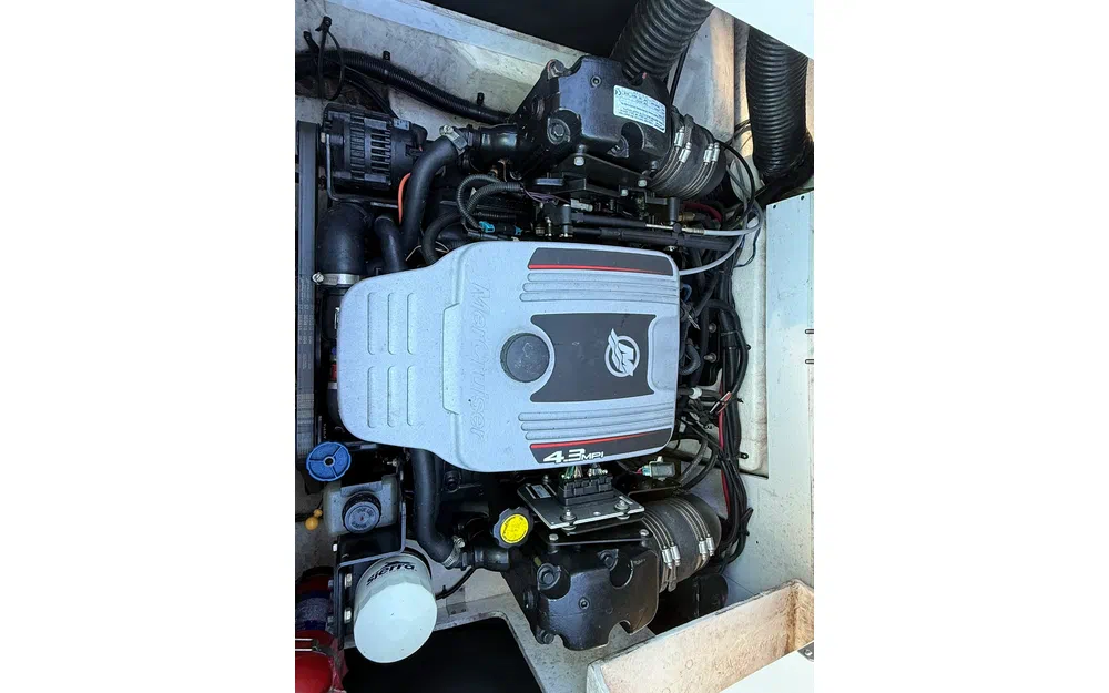 slider 31 Sea Ray 19 SPXE