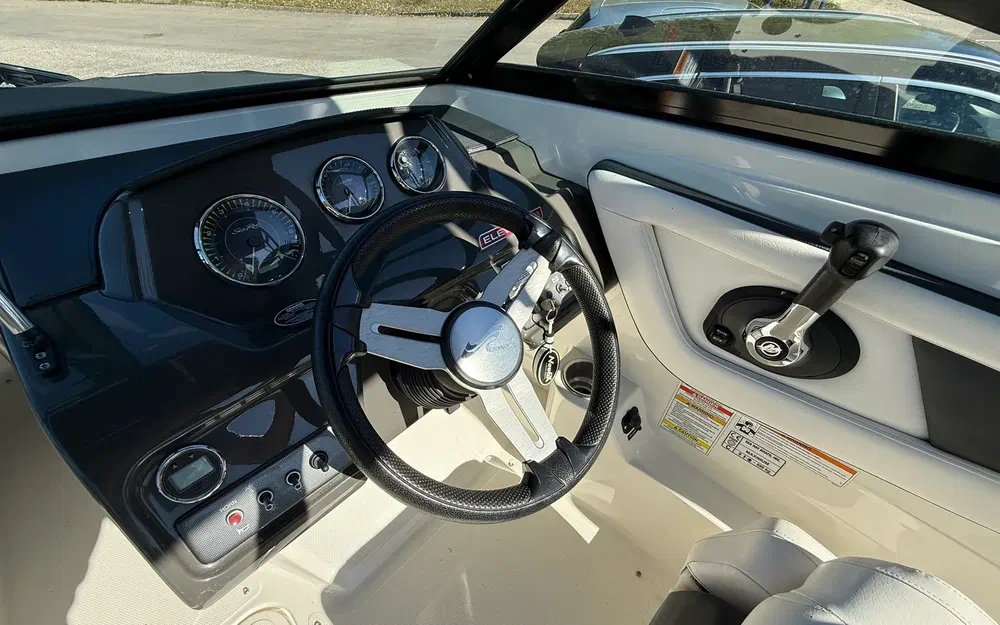 slider 12 Sea Ray 19 SPXE