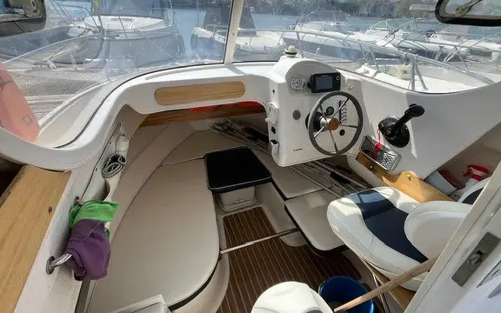 slider 1 Quicksilver 580 Pilothouse