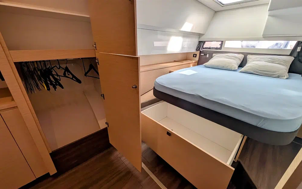 slider 10 Fountaine Pajot Saba 50