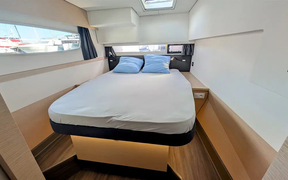 slider 13 Fountaine Pajot Saba 50