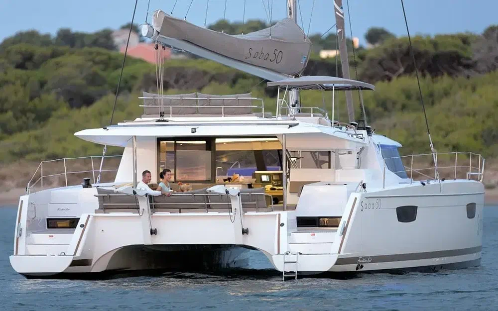 slider 1 Fountaine Pajot Saba 50