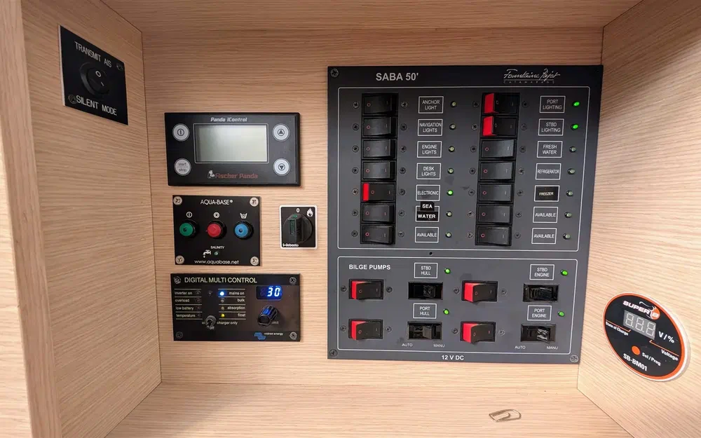 slider 22 Fountaine Pajot Saba 50