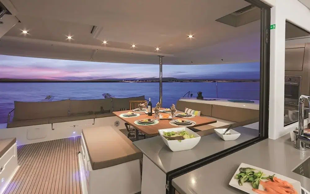 slider 3 Fountaine Pajot Saba 50