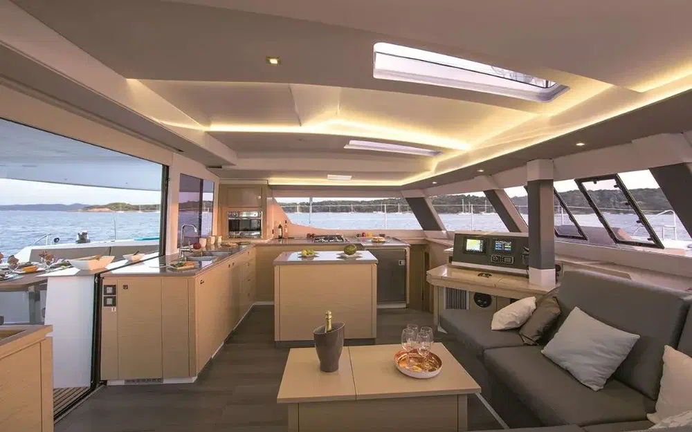 slider 4 Fountaine Pajot Saba 50