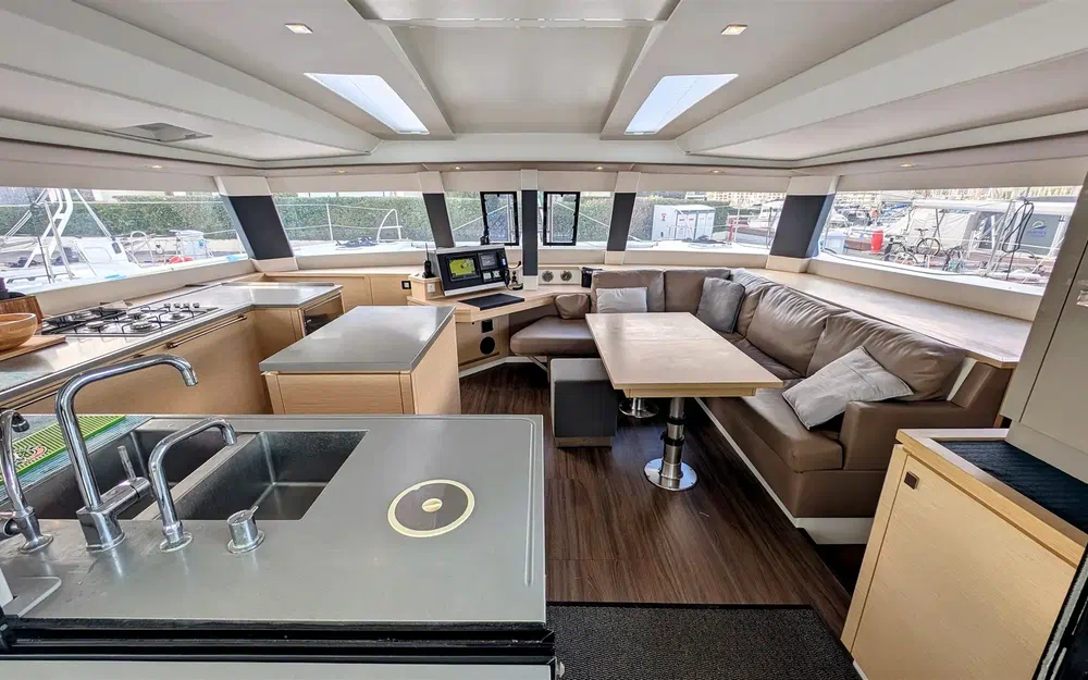 slider 5 Fountaine Pajot Saba 50