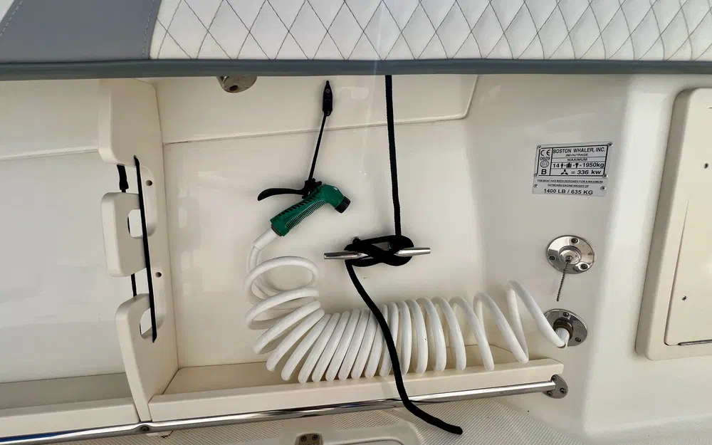 slider 17 Boston Whaler 280 Outrage