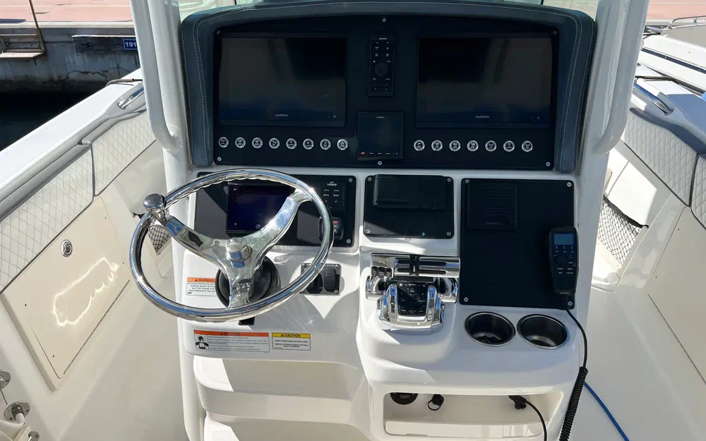 slider 7 Boston Whaler 280 Outrage