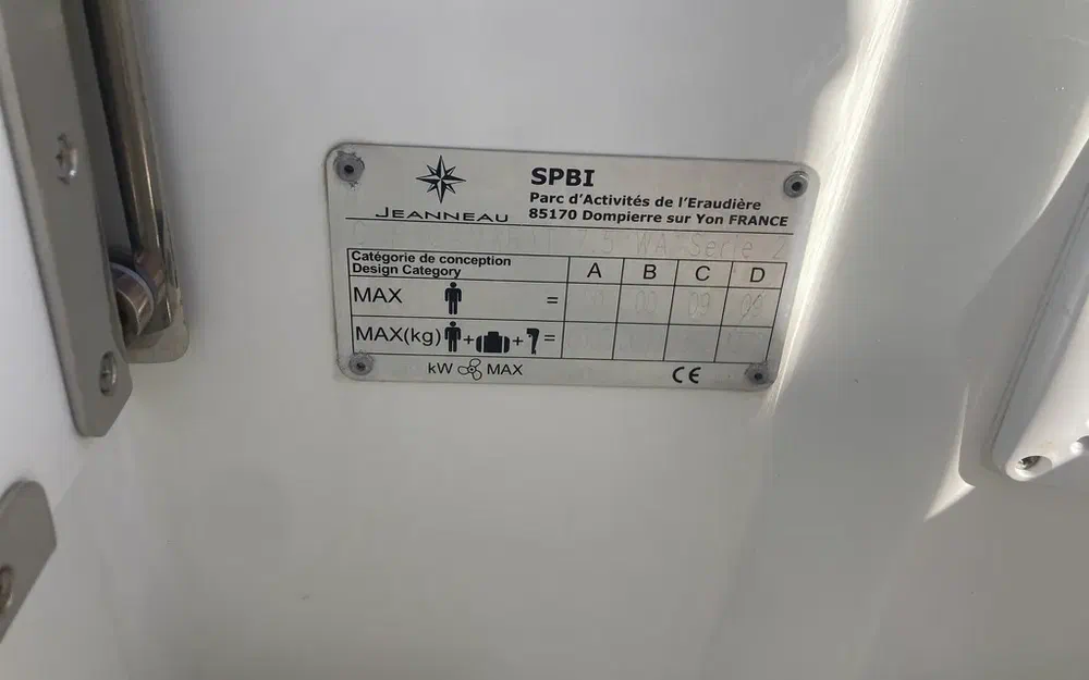 slider 17 Jeanneau CAP CAMARAT 7.5 WA S2