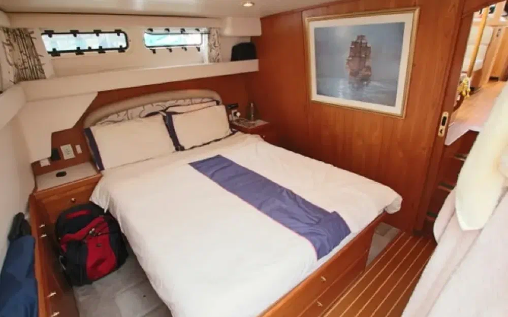 slider 10 Mainship 460 Trawler