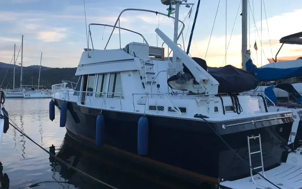 slider 1 Mainship 460 Trawler