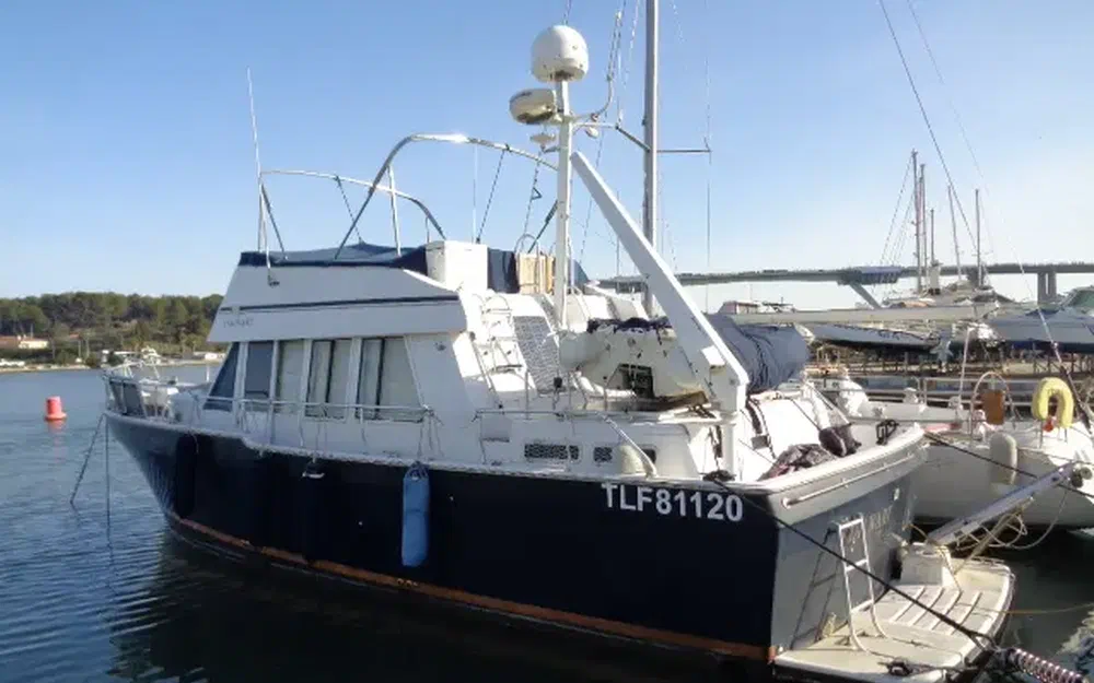 slider 6 Mainship 460 Trawler