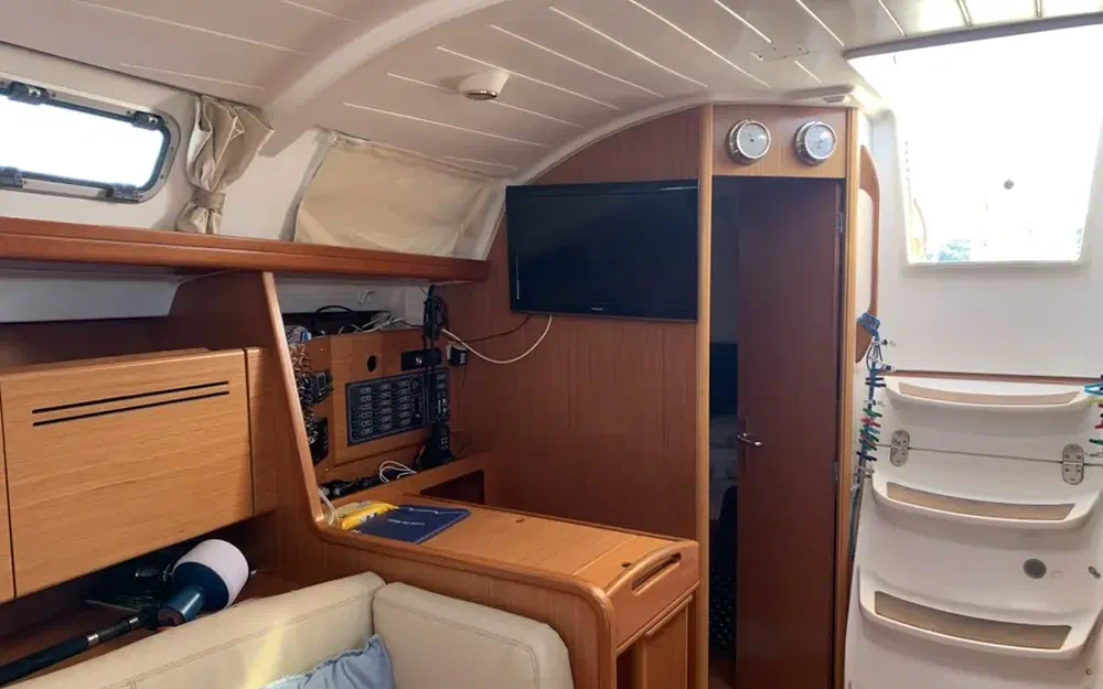 slider 18 Beneteau Cyclades 39.3