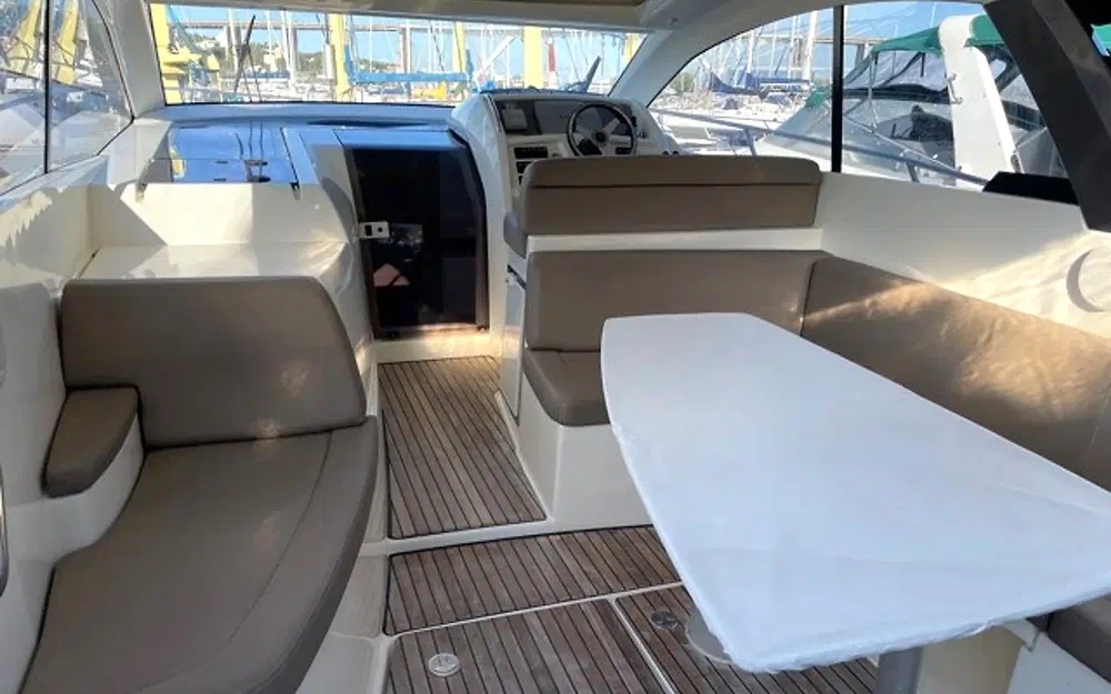 slider 11 Jeanneau Leader 10