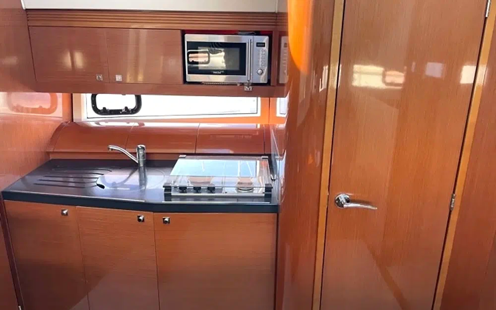 slider 33 Jeanneau Leader 10