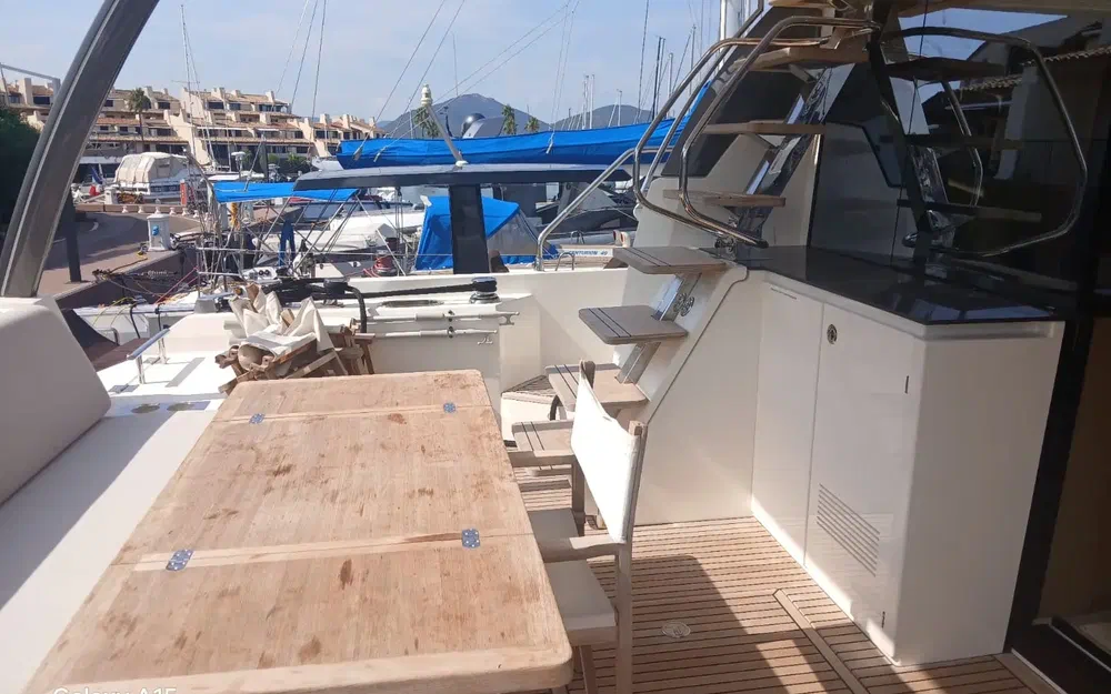 slider 9 Prestige Yachts PRESTIGE 630