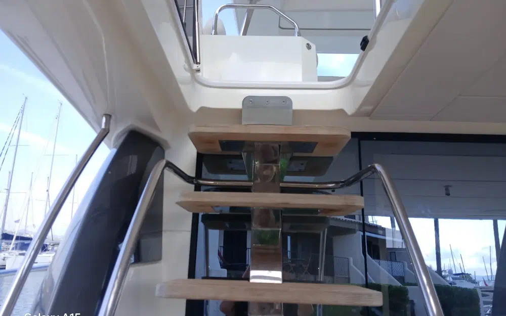 slider 11 Prestige Yachts PRESTIGE 630