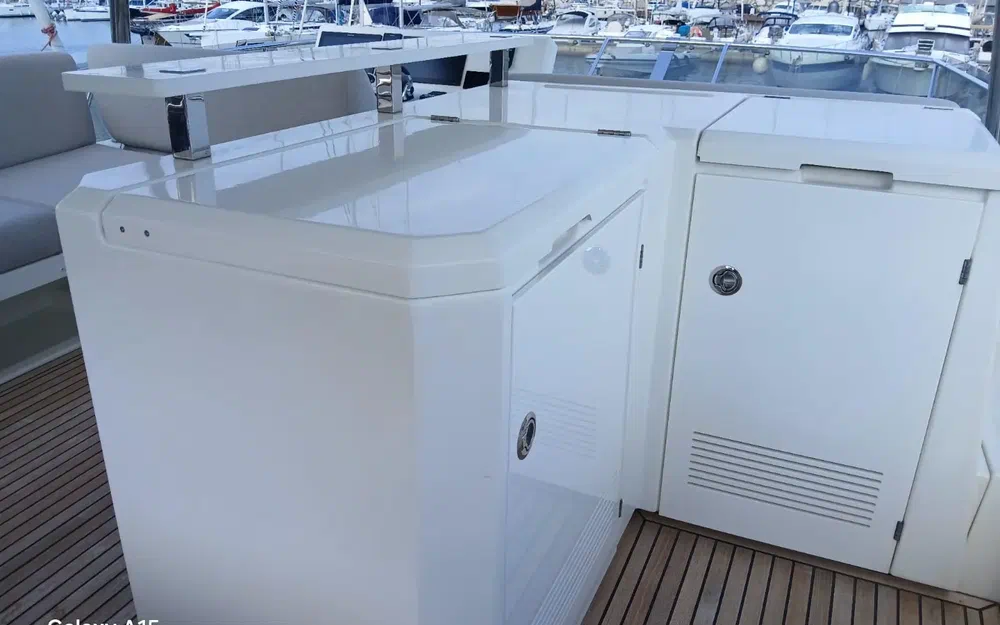 slider 12 Prestige Yachts PRESTIGE 630
