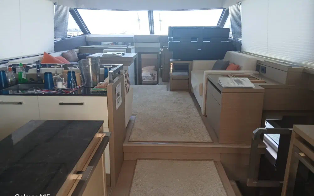 slider 13 Prestige Yachts PRESTIGE 630