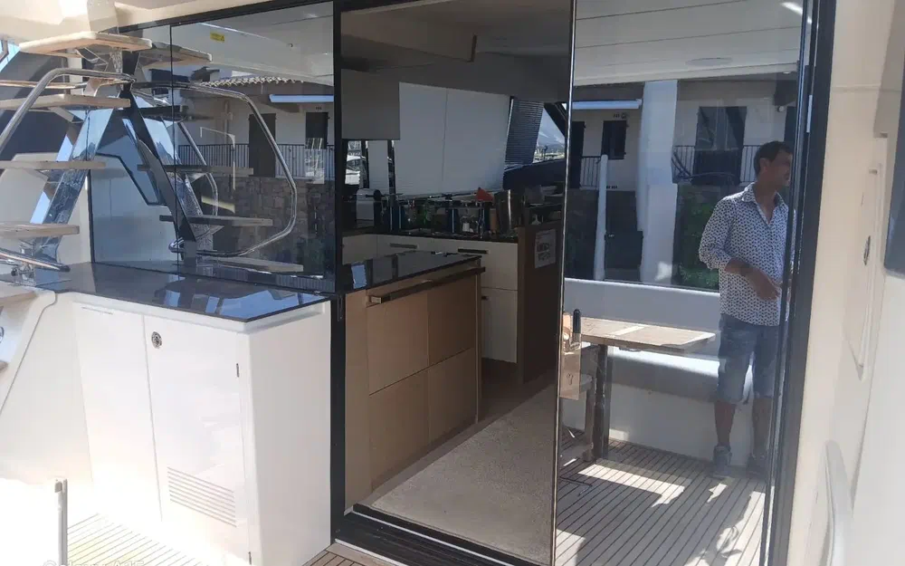 slider 4 Prestige Yachts PRESTIGE 630