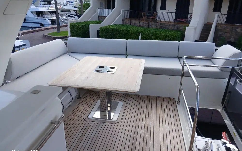 slider 6 Prestige Yachts PRESTIGE 630