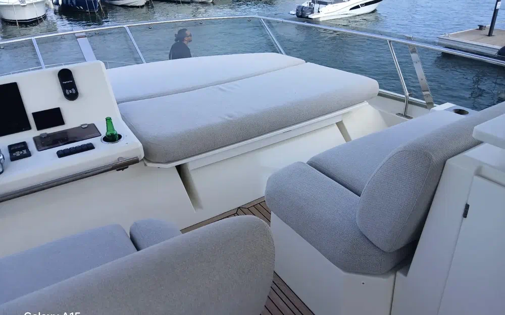 slider 7 Prestige Yachts PRESTIGE 630
