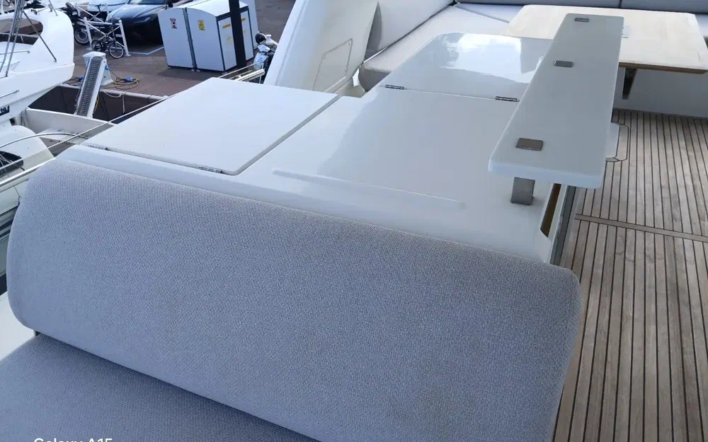 slider 8 Prestige Yachts PRESTIGE 630