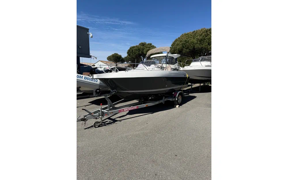 slider 1 B2 Marine Cap Ferret 572 Cruiser