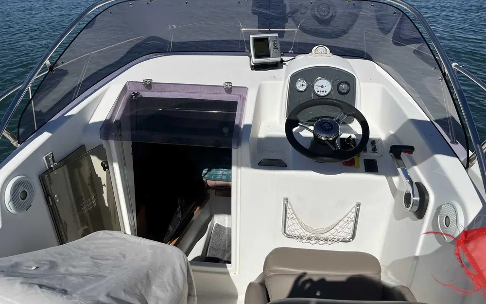 slider 13 B2 Marine 652 Cabin Cruiser