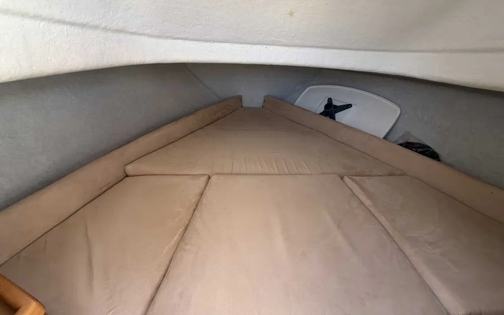 slider 4 B2 Marine 652 Cabin Cruiser