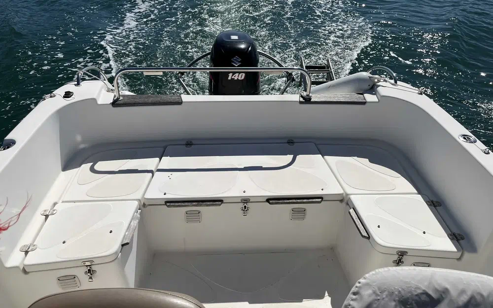 slider 8 B2 Marine 652 Cabin Cruiser