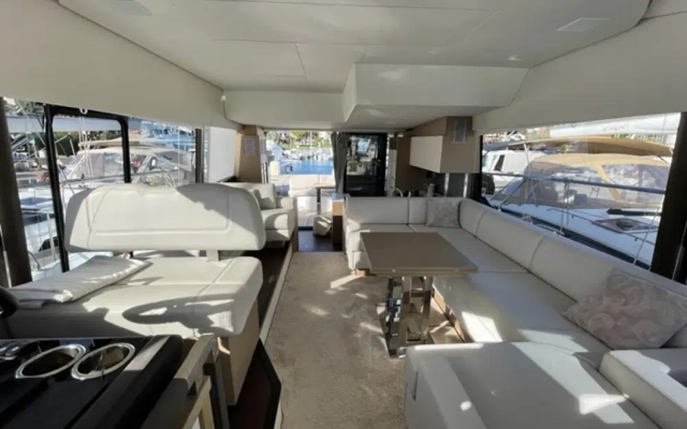 slider 5 Jeanneau Prestige 520 Fly