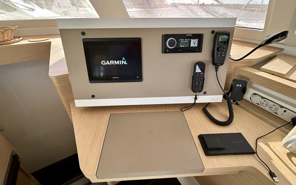 slider 9 Fountaine Pajot Astrea 42