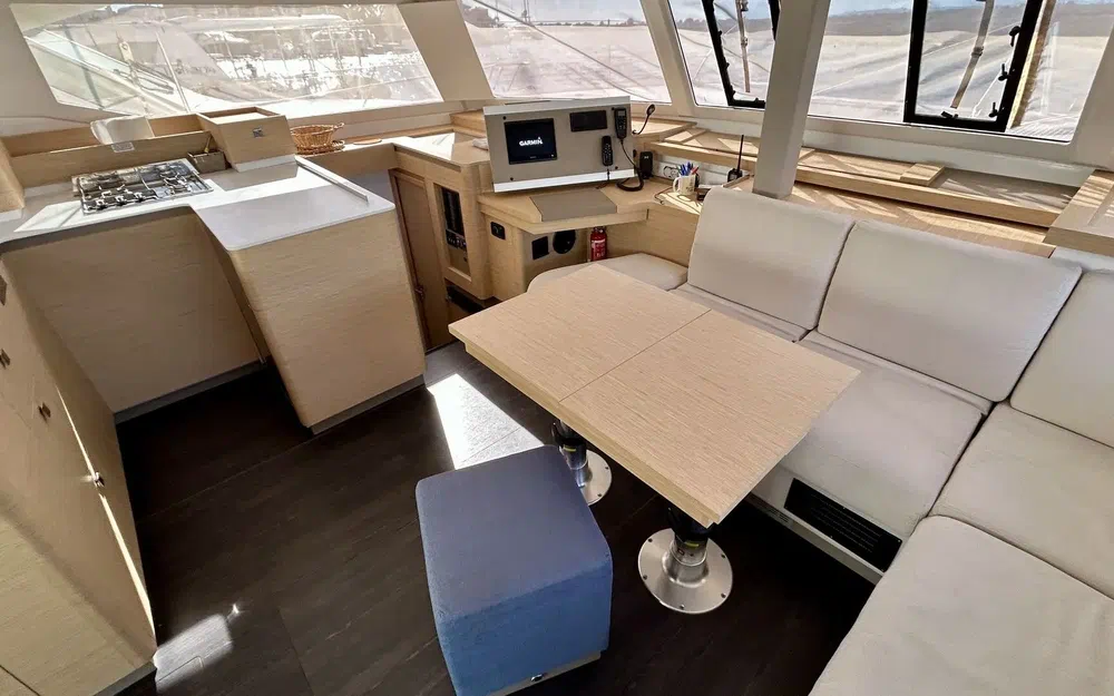 slider 11 Fountaine Pajot Astrea 42