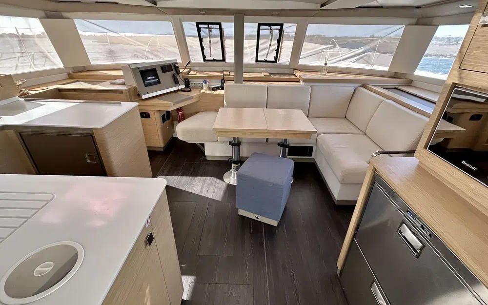 slider 12 Fountaine Pajot Astrea 42