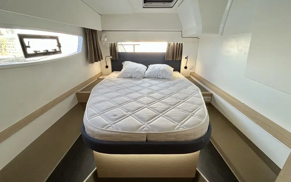 slider 13 Fountaine Pajot Astrea 42