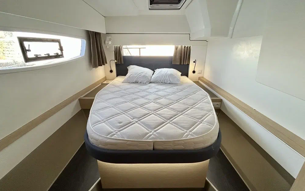 slider 14 Fountaine Pajot Astrea 42