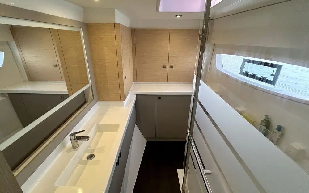 slider 15 Fountaine Pajot Astrea 42