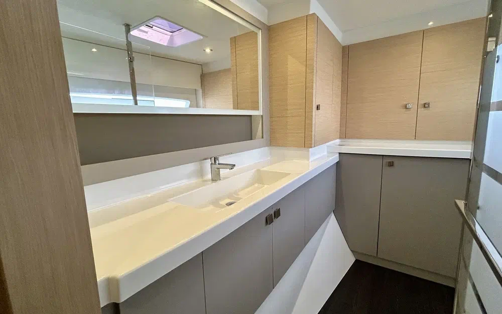 slider 16 Fountaine Pajot Astrea 42