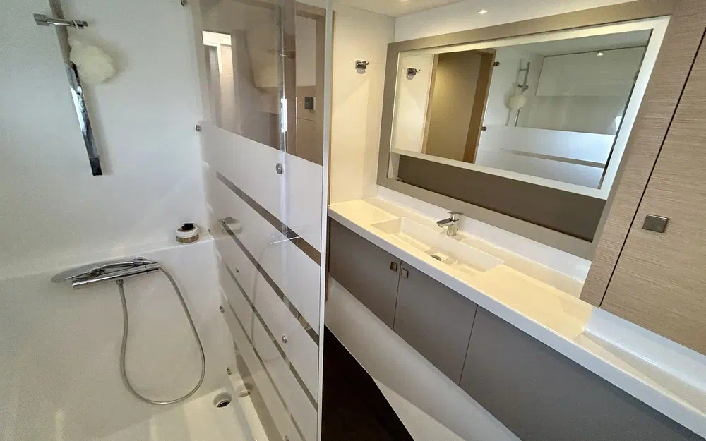 slider 17 Fountaine Pajot Astrea 42