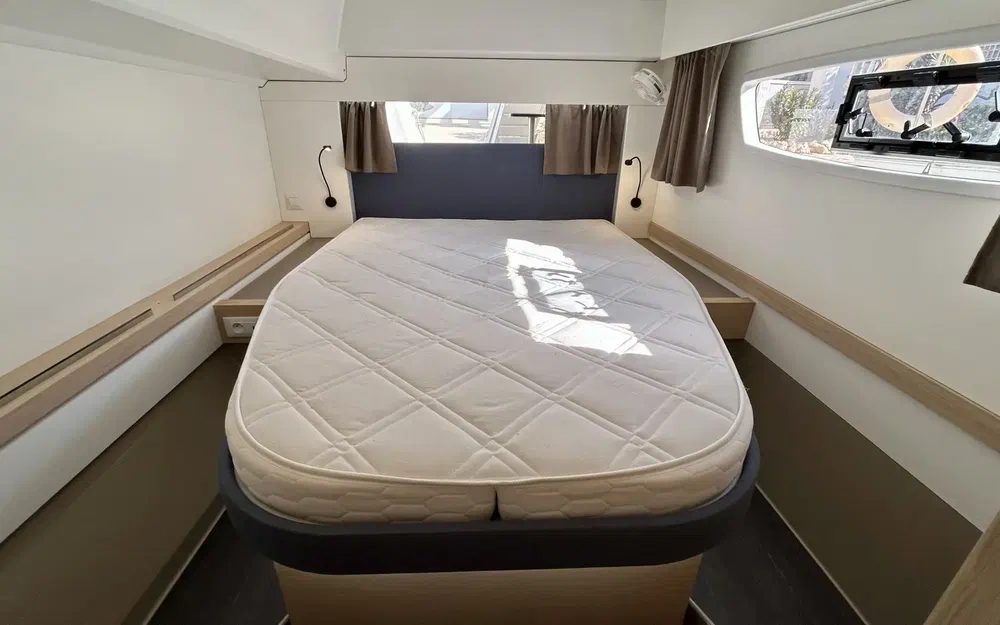 slider 20 Fountaine Pajot Astrea 42