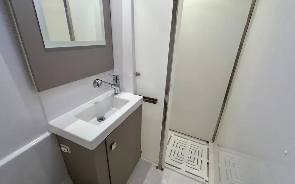 slider 21 Fountaine Pajot Astrea 42