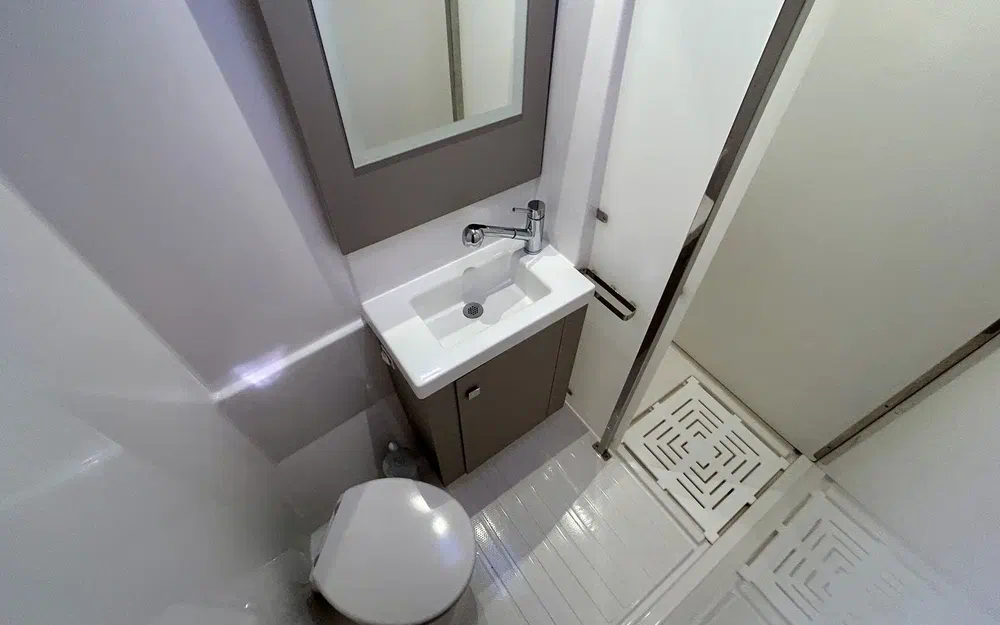 slider 22 Fountaine Pajot Astrea 42