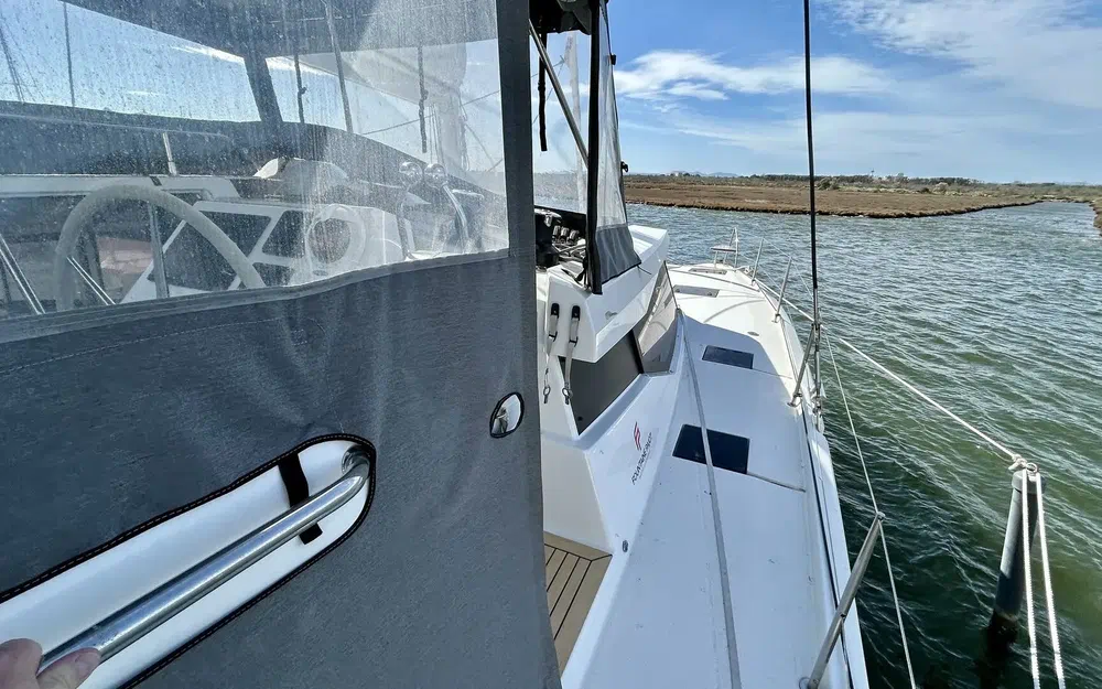 slider 25 Fountaine Pajot Astrea 42