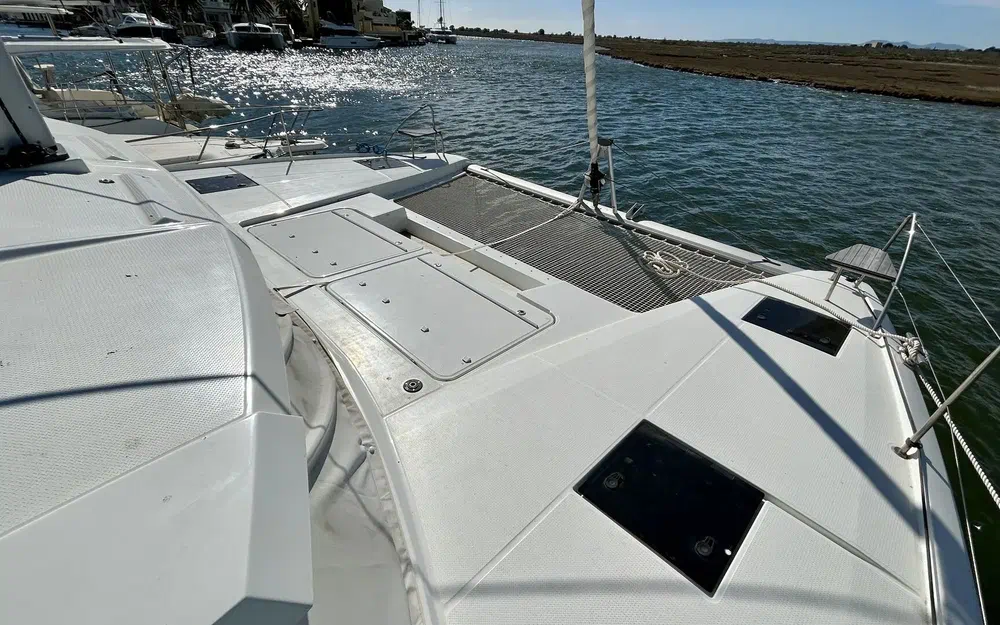slider 27 Fountaine Pajot Astrea 42