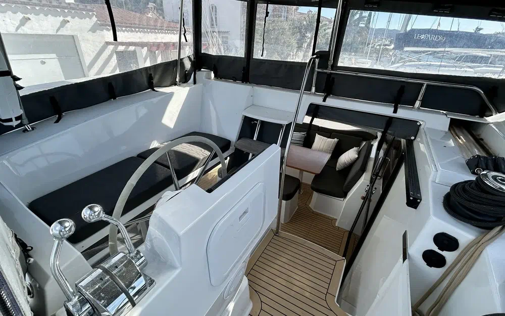 slider 2 Fountaine Pajot Astrea 42