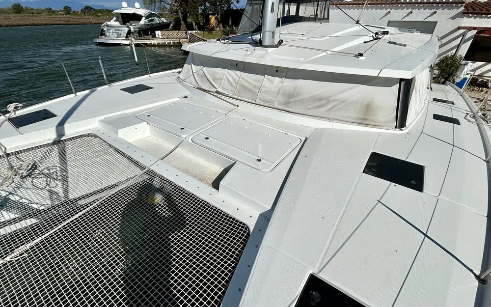 slider 29 Fountaine Pajot Astrea 42